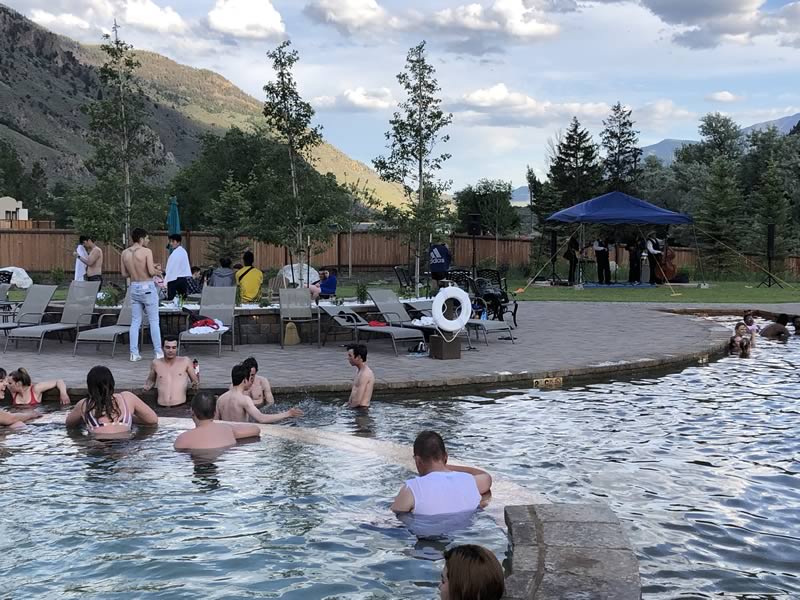 Yellowstone Hot Springs - Natural Hot Spring In Gardiner Montana